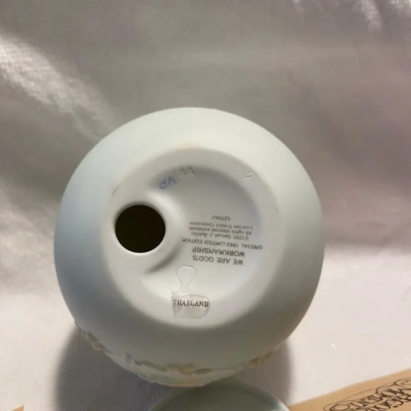 Precious moments dated porcelain egg - Picture 4 of 4